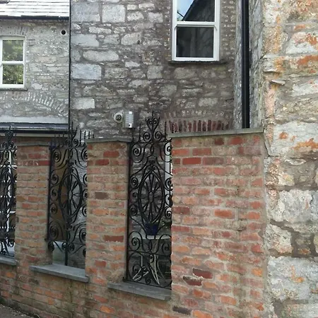 Historic Hideaway In Centre Apartment *