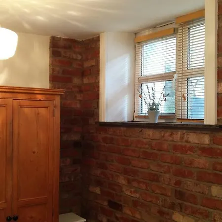 Historic Hideaway In Centre Appartamento